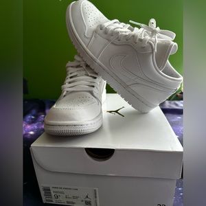 Nike Jordan 1 low 9.5womens like new